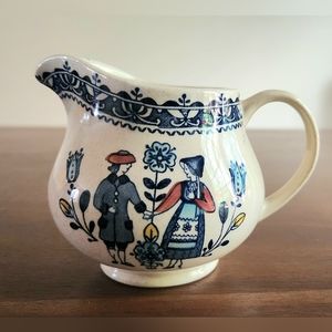 Hearts & Flowers Smooth by JOHNSON BROTHERS Staffordshire Coffee Creamer Pitcher